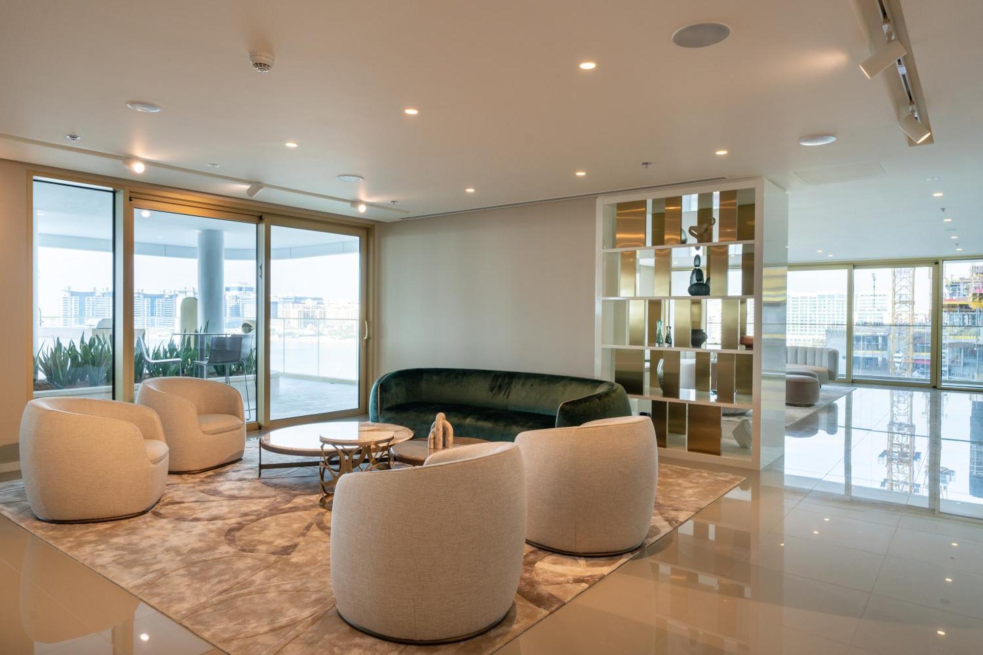 Homes & Beyond I Modern 2 Bedroom With Access * Dubai