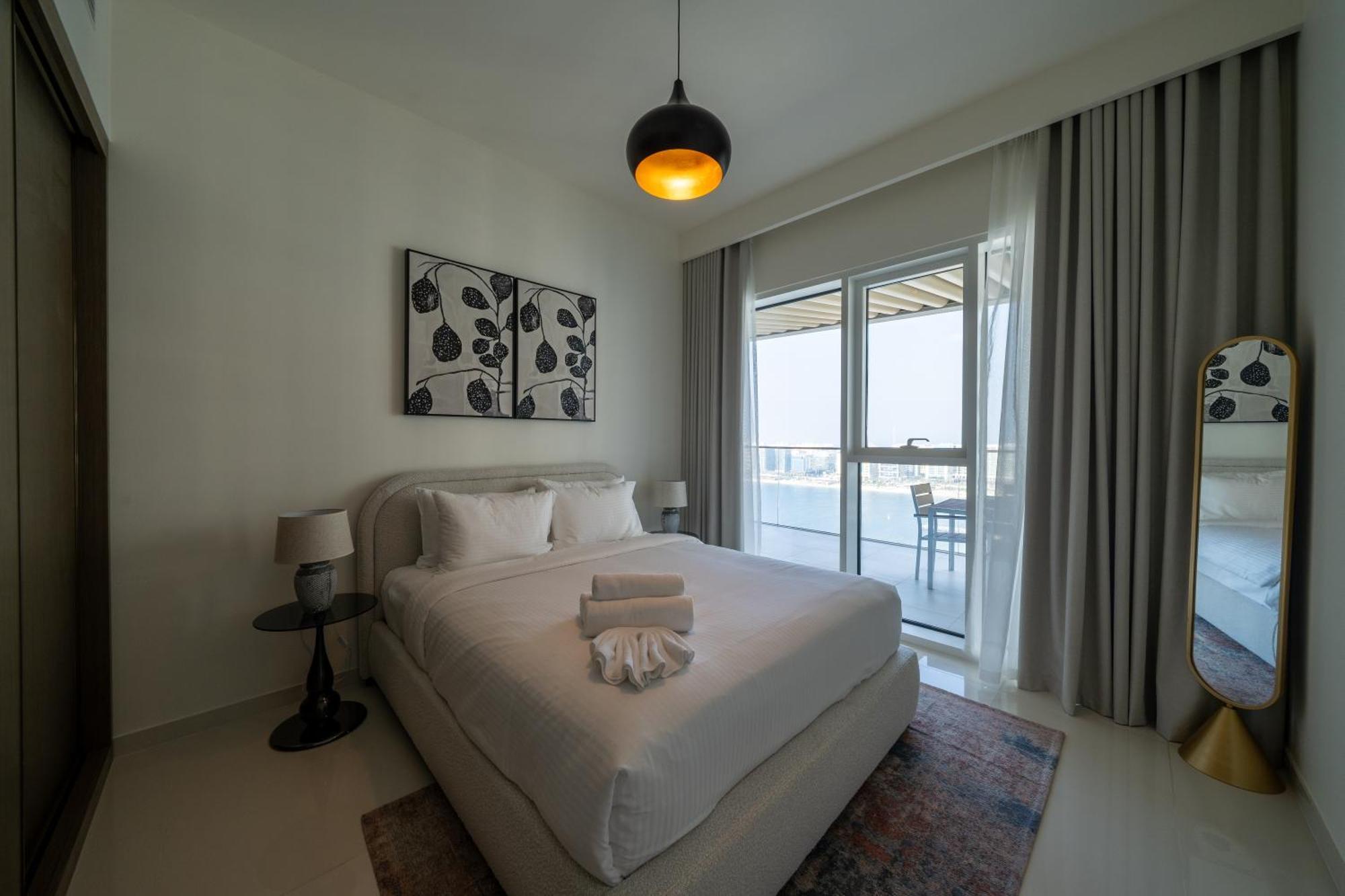 Homes & Beyond I Modern 2 Bedroom With Access * Dubai